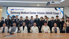 The Samsung Medical Center team celebrating their award