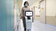 The wayfinding robot EDi guiding a visitor in the hospital