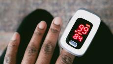 A pulse oximeter device on a hand 