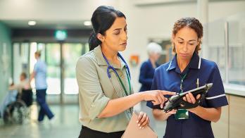 Hospital colleagues share article on tablet