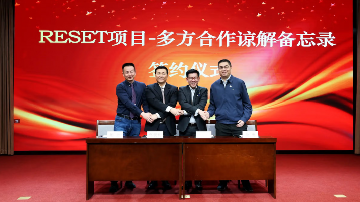 Representatives of NUS Medicine, Kailuan General Hospital, Tianjin Medical University, and Tianjin Medical University General Hospital pose after signing their MOU