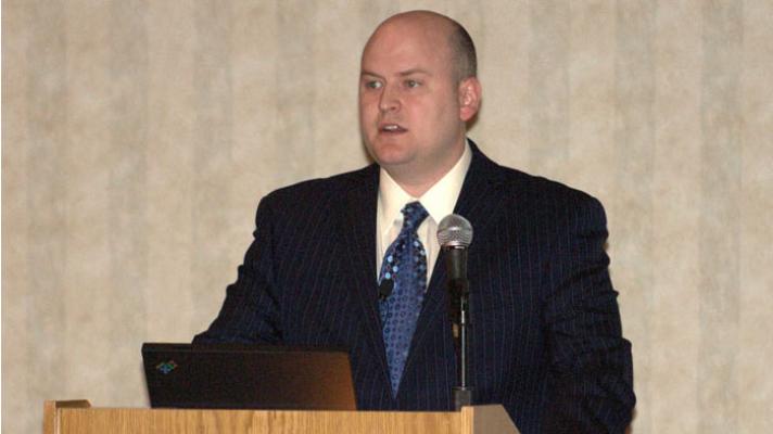 Steve Wretling speaking at a HIMSS event